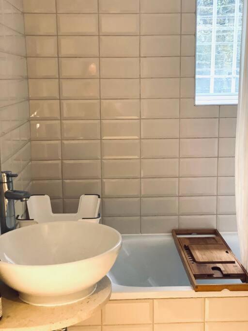 Апартаменты Beautiful 2 Bed/ 2 Bath Notting Hill Garden Flat Лондон Экстерьер фото